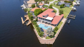 Seahawk by AvantStay Private Dock 4K SQ FEET w Pool Hot Tub Lookout Tower